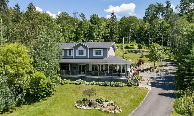 Katrine Casa | A LUXURY 6 BEDROOM LAKEFRONT COTTAGE Available for RENT!!!!