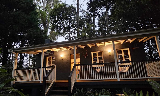 North Tamborine Casa | A luxury private cottage set in the heart of the beautiful Tamborine mountains.