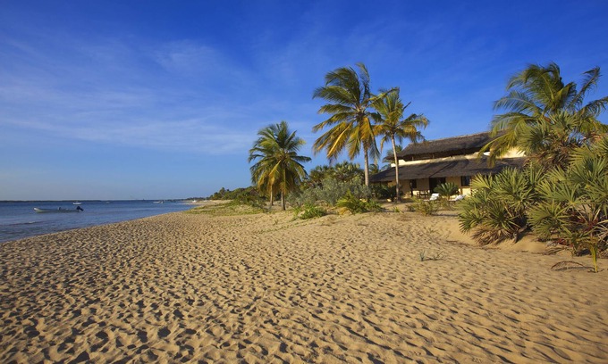 Lamu Casa | A luxury private beach villa and a pool with a staff just for you!