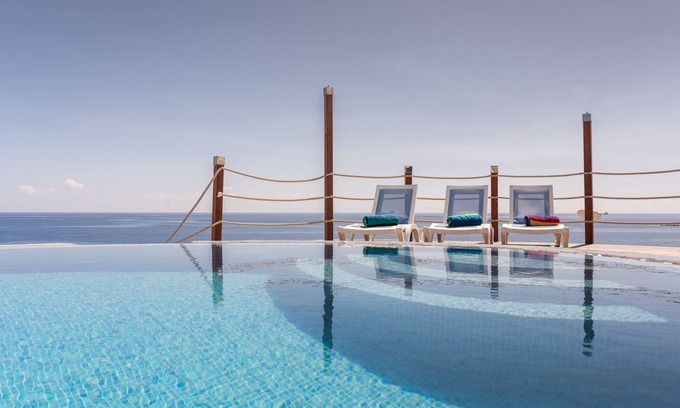 San Tumas Apartamento | A Luxury Retreat with Games Room, Spa, and Pool!