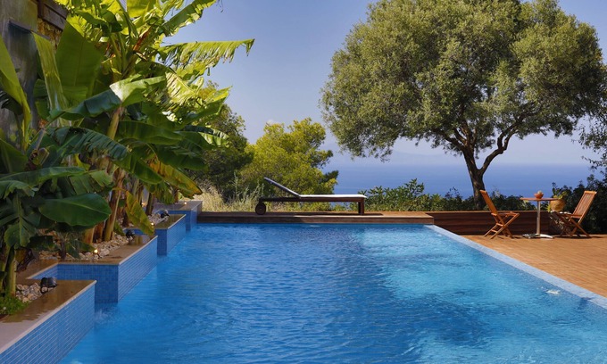 Chania Town Villa | ¡Un refugio mágico en la cima de una colina con vista a la ciudad de Chania y al mar de Creta!