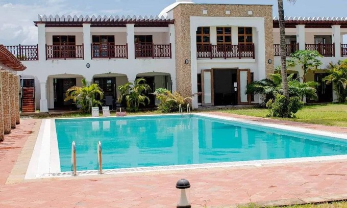 Vipingo Apartamento | A magnificent 2 bedroomed apartment with a pool, 2 mins from the Ngoloko beach..