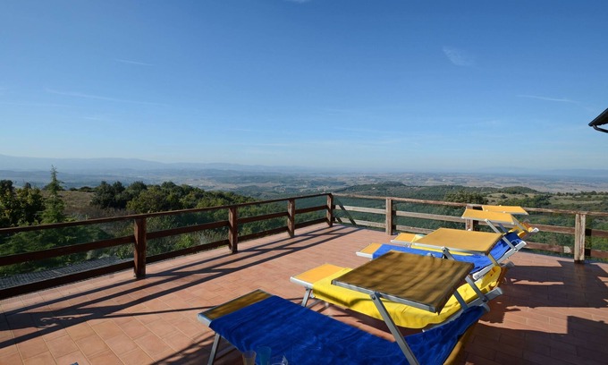 Po' Bandino Casa | A massive view on Tuscany/ Umbria; old hunting lodge with big terrace, amenities