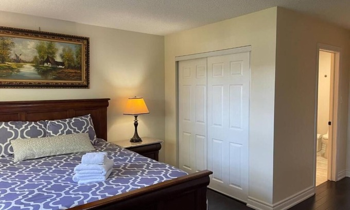 L'Amoreaux Casa | A Master Big Suite Jacuzzi Fiber WiFi 50M Station Free Parking Near Pacific Mall