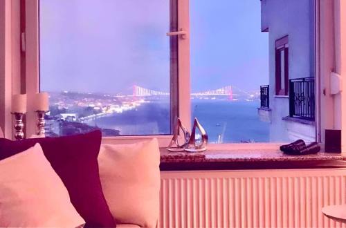 Kabatas Apartamento | A million dollar view of the Bosporus and balcony