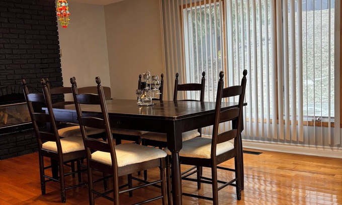 Peterborough Apartamento | A min walk to the zoo and University!2 bed apartment