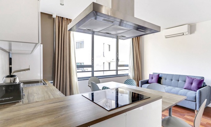 Quartier de la Chapelle Apartamento | A Modern 2/3 BDR with parking at La Chapelle