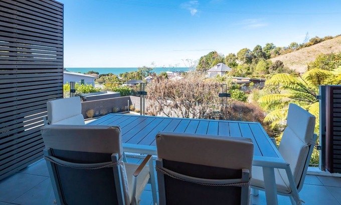Kaiteriteri Apartamento | A modern and convenient apartment close to the beach and with a fenced pool