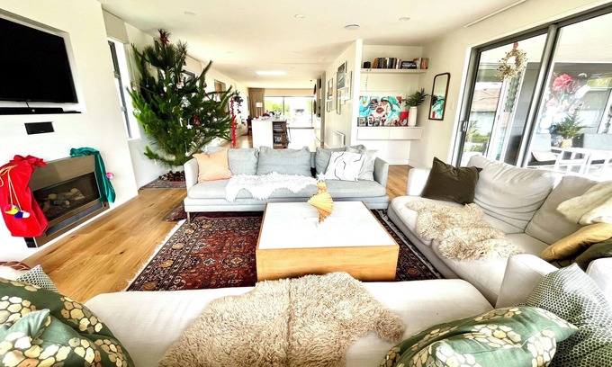 Havelock North Casa | A modern Havelock North home with pool, spa and great indoor / outdoor living!