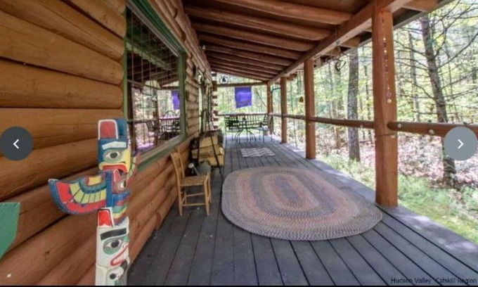 Kerhonkson Casa | Una moderna cabaña de madera "Estado del Arte" ubicada en una serena propiedad arbolada.