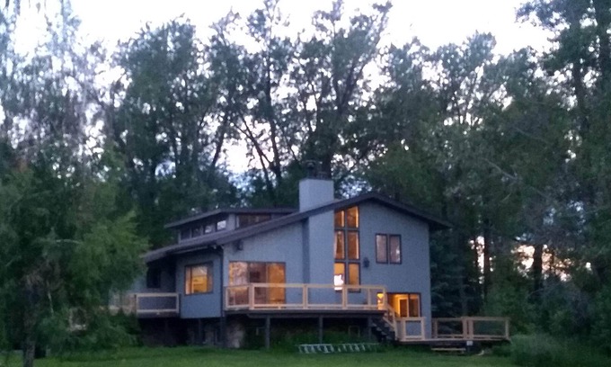 Four Corners Casa | A Home Montana Island Getaway