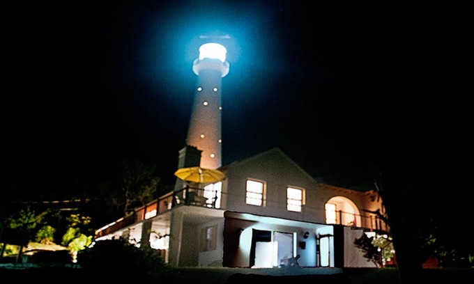 Southampton Apartamento | AMOUR AMOUR "Cene bajo los rayos románticos del faro de Gibb's Hill"