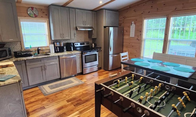 New Kingston Casa | A must-stay! Hot tub, dog-friendly, and EV charger