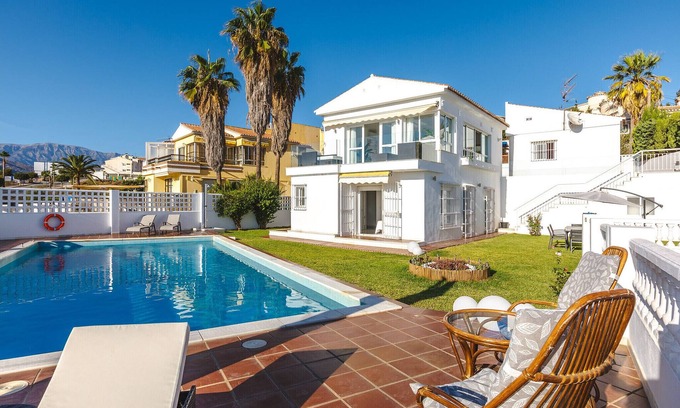 Caleta de Velez Chalet De Esquí | A&N Rivera Casa Blanca