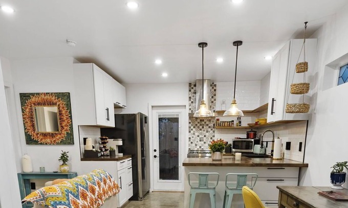 Downtown Los Angeles Cabaña | A new detached guesthouse! Charming, quiet, safe, and close to everything!