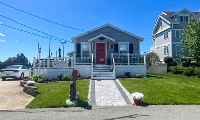 Bliss Corner Cabaña | A New England coastal cottage with a little taste of Texas - dog friendly