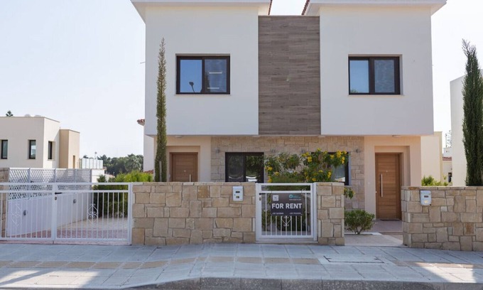 Pegeia Casa | A newly modern townhouse in Coral Bay!