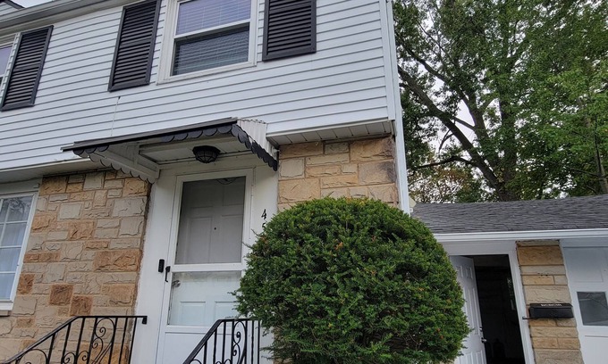 South Euclid Casa | A nice and cozy house in Cle surbs. Quiet neighborhood. Permit 154.