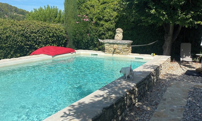 Entrechaux Casa | A pavilion in Provence