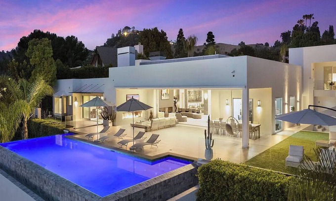 Beverly Hills Villa | A peaceful, blue-themed retreat