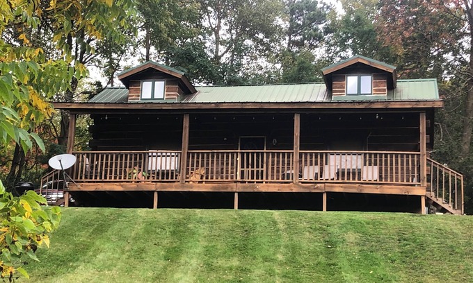 Westby Cabina | A peaceful country getaway near trout fishing, golfing, scenic view. Sleeps 2-3.