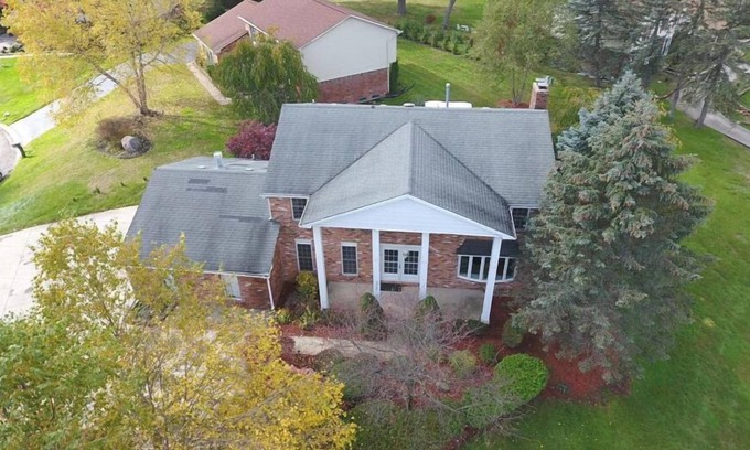 West Bloomfield Casa | A peaceful golf and lake community.