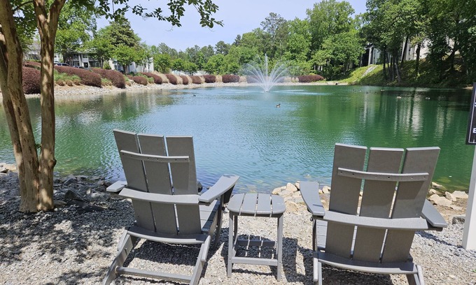 Smyrna Apartamento | A peaceful Lake view by The Battery