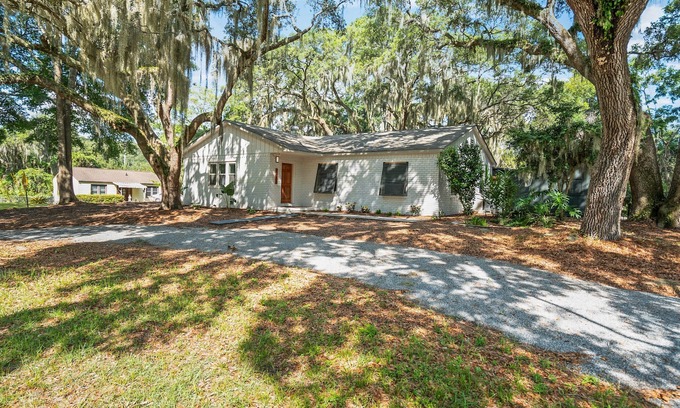 Beaufort Casa | A Peaceful, Lowcountry Artist's Retreat