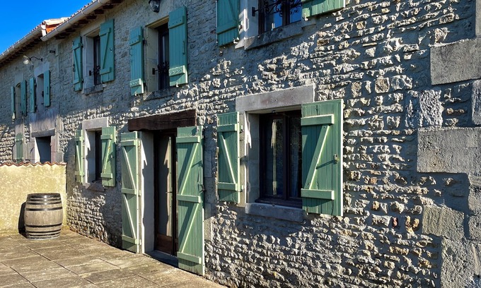 Bercloux Casa | A peaceful retreat in traditional Charentais house with pool close to Saintes