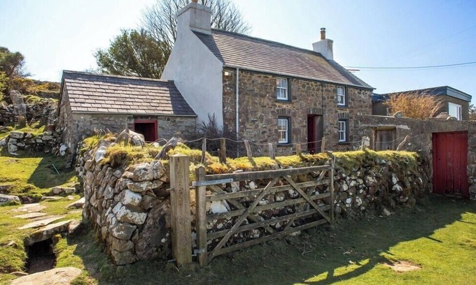 Newport Cabaña | A peaceful retreat in the Pembrokeshire Coast National Park