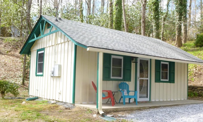 Gerton Cabaña | Un refugio tranquilo cerca de rutas de senderismo en Hickory Nut Gorge