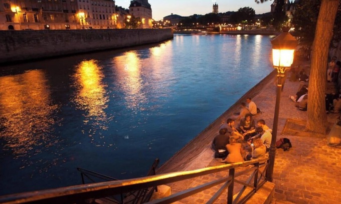 Les Iles Apartamento | A PERFECT BLEND OF GLAMOUR & PRESTIGE - NESTLED IN THE HISTORIC ÎLE SAINT LOUIS