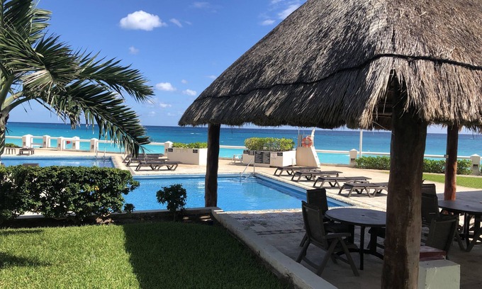Zona Hotelera Casa | A perfect ocean-front location for family vacations or reunion