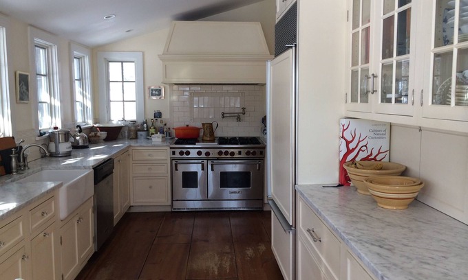 Red Hook Otro | Un retiro perfecto Organic Farmstead CSA en 90 Acres Pro Kitchen 1800's House