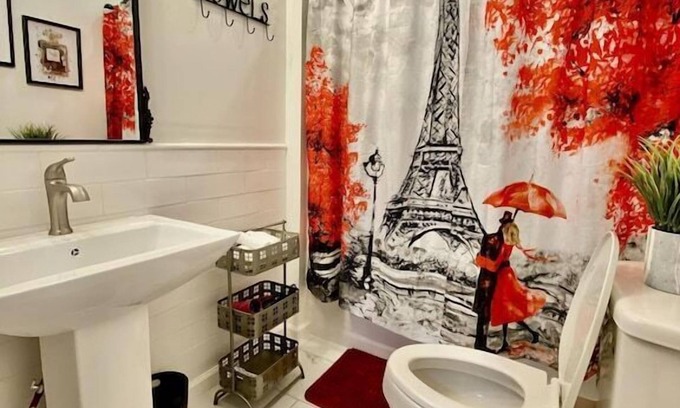 Newton Casa | A Piece of Paris (West unit) - 5 min walk to Historic Downtown Newton