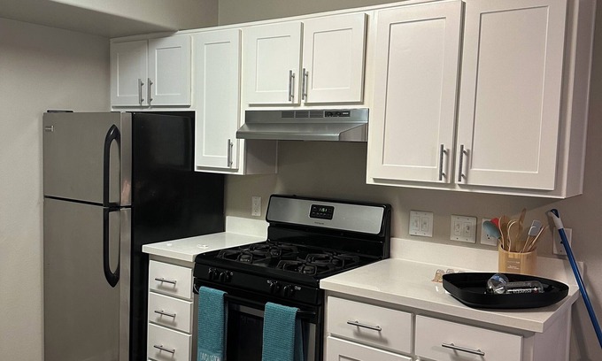 Elk Grove Apartamento | A place away from home awaits you. Family size, nice and cozy.