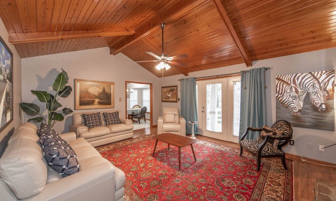 River Mountain Casa | A Pleasant Home For Your Living Pleasure