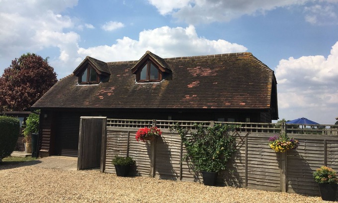 Abbess Roding Cabaña | Una bonita casa rural de vacaciones en el corazón del jardín de Inglaterra-Kent