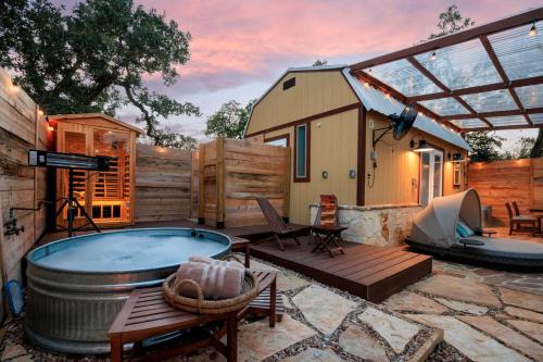 Wimberley Casa | A+ Privacy | Romantic Lux | Sauna | Hot/Cold Pool in Texas