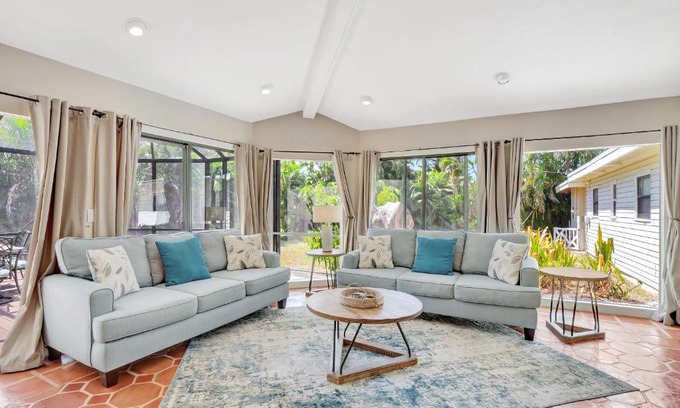 Central Naples Casa | A Private Oasis Complex in Naples