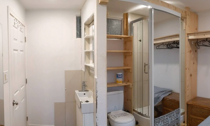 Richmond Hill Apartamento | A Private Room 3B in the basement