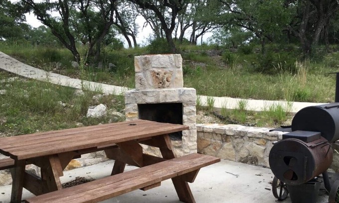 Rio Frio Cabina | Una cabaña privada en Texas Hill Country cerca del Frio, perfecta para familias individuales.