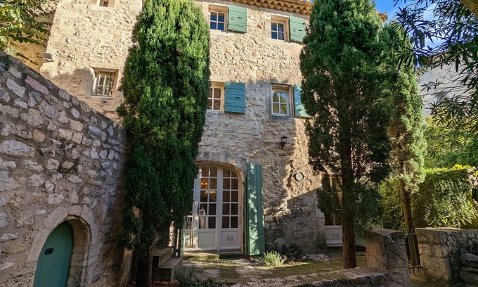 Boulbon Casa | Una casa de pueblo provenzal a poca distancia de tiendas y restaurantes.