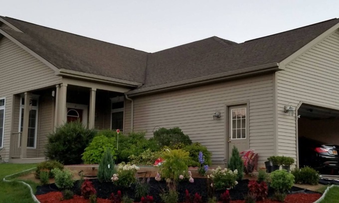 Saratoga Springs Casa | A quaint townhome, close to Brown's Beach, SPAC, Casino, Golf, etc.