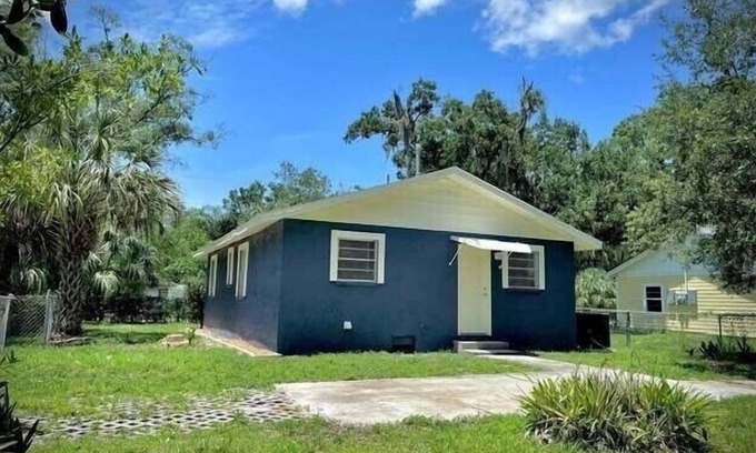 Sulphur Springs Casa | A quiet two-bedroom home in the heart of Tampa.