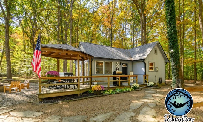 Helmsburg Apartamento | Brown County Getaway nestled on 13 secluded acres of woods!