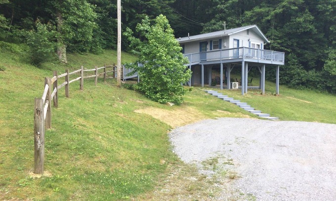 Robbinsville Cabaña | A remodeled cottage close to the Dragon, Cherohala Skyway and area attractions.