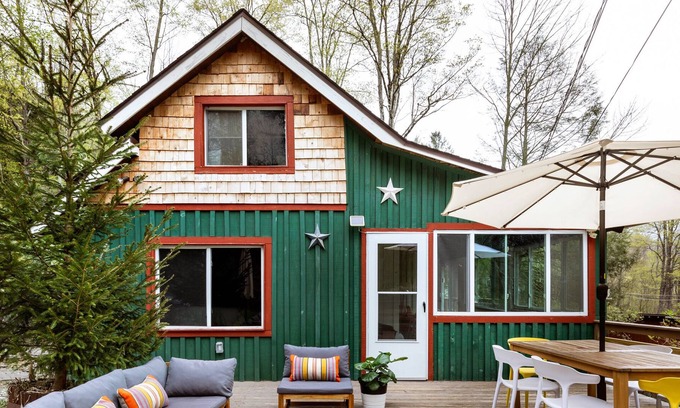 Shandaken Cabina | A restored historic cabin close to Phoenicia + Woodstock, dog friendly, 8 acres