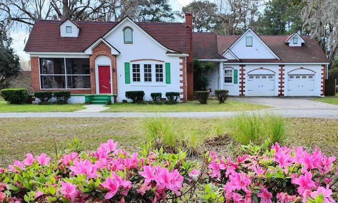 Midway Casa | A retro rejuvenation