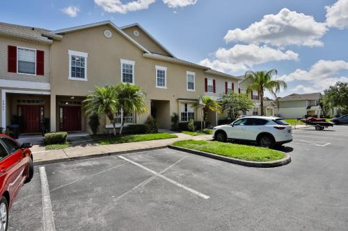 Trafalgar Village Casa | A Ripple in Time